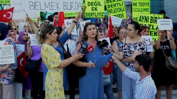 Ankara Büyükşehir Belediyesi çalışanları belediye önünde eylem yaptı!